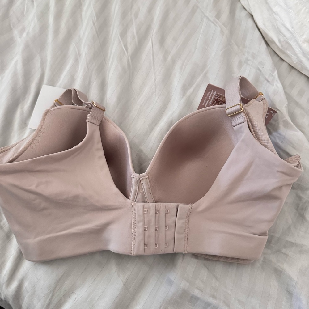 Leonisa NEW High Profile Back Smoothing Bra with Full Coverage Cups - Picture 5 of 5